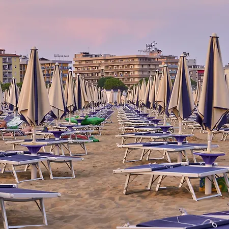 Comfortable Flat With Terrace 100m From The *